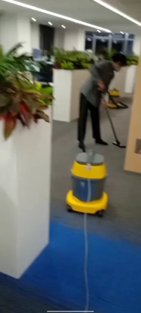 办公室地毯吸尘