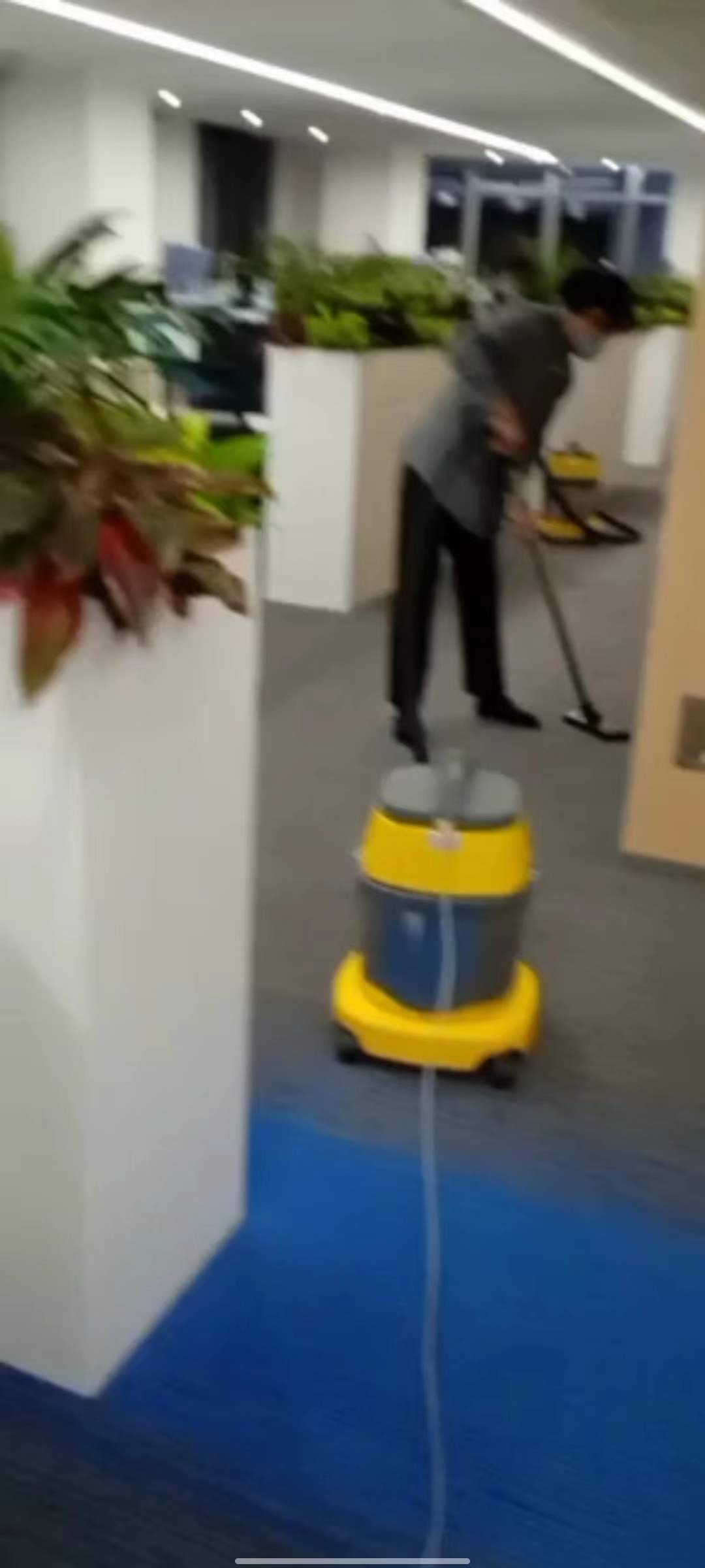 办公室地毯吸尘